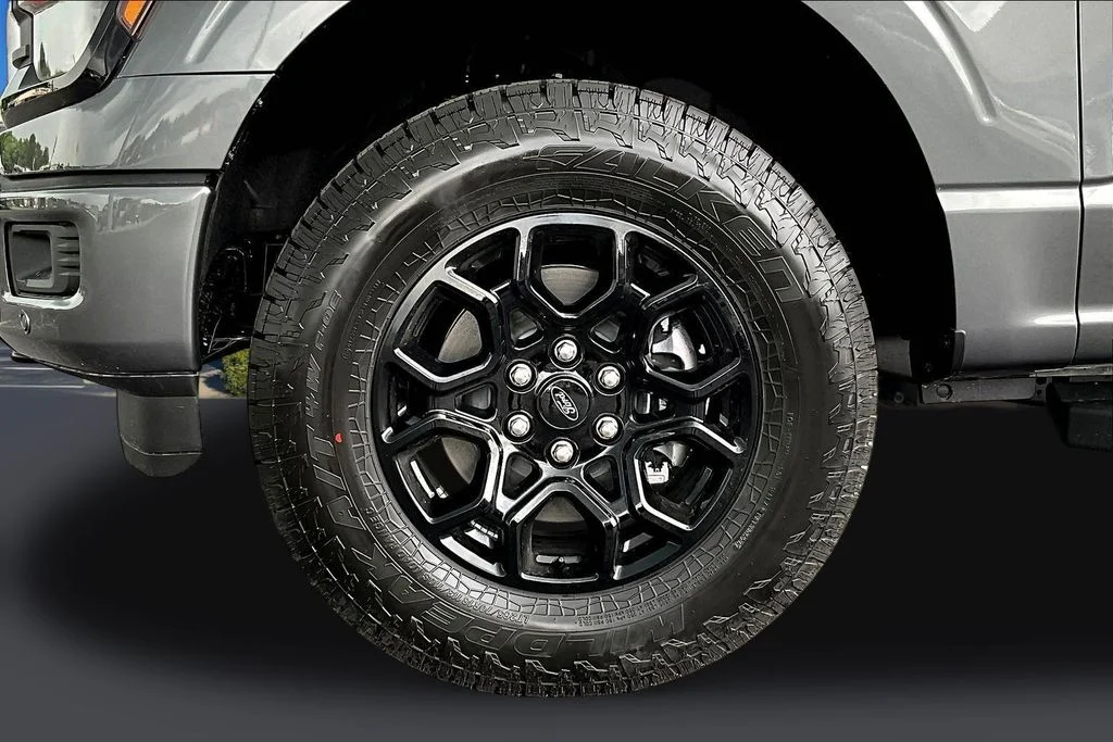 New 2026 Carbonized Gray Metallic Ford XLT image 13