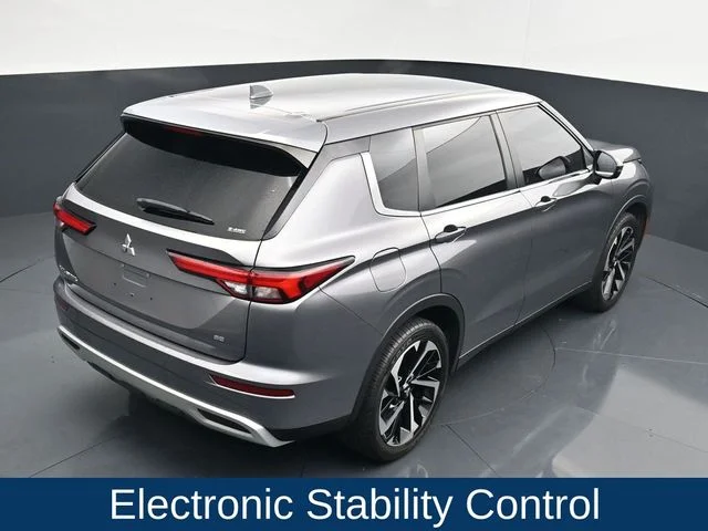 Used 2022  Mitsubishi SE image 29