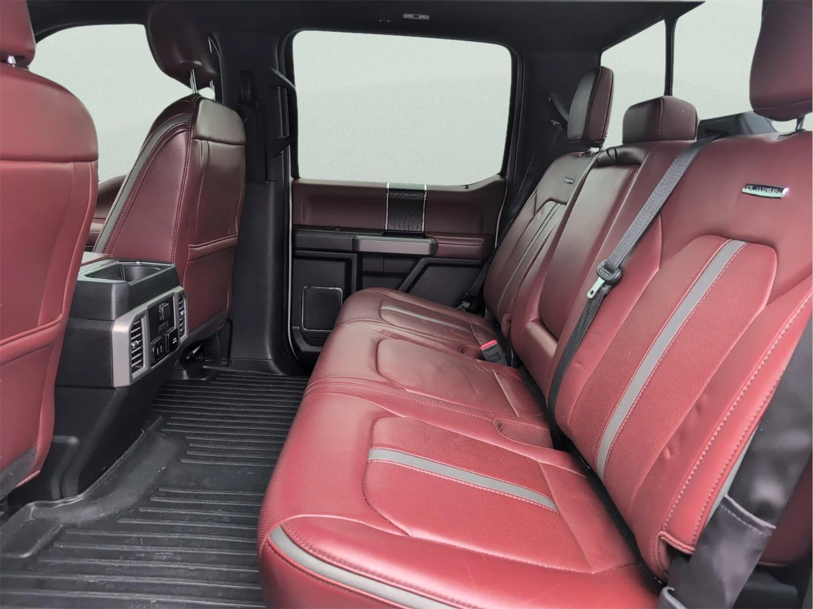Used 2018 White Platinum Metallic Tri-Coat Ford Platinum image 33