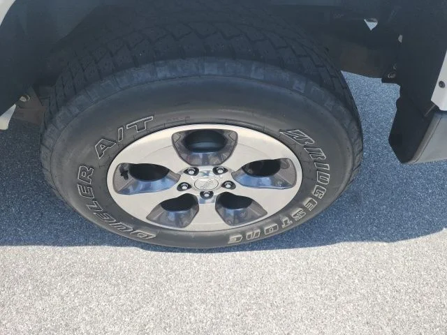 Used 2018 White Jeep Unlimited Sahara image 5