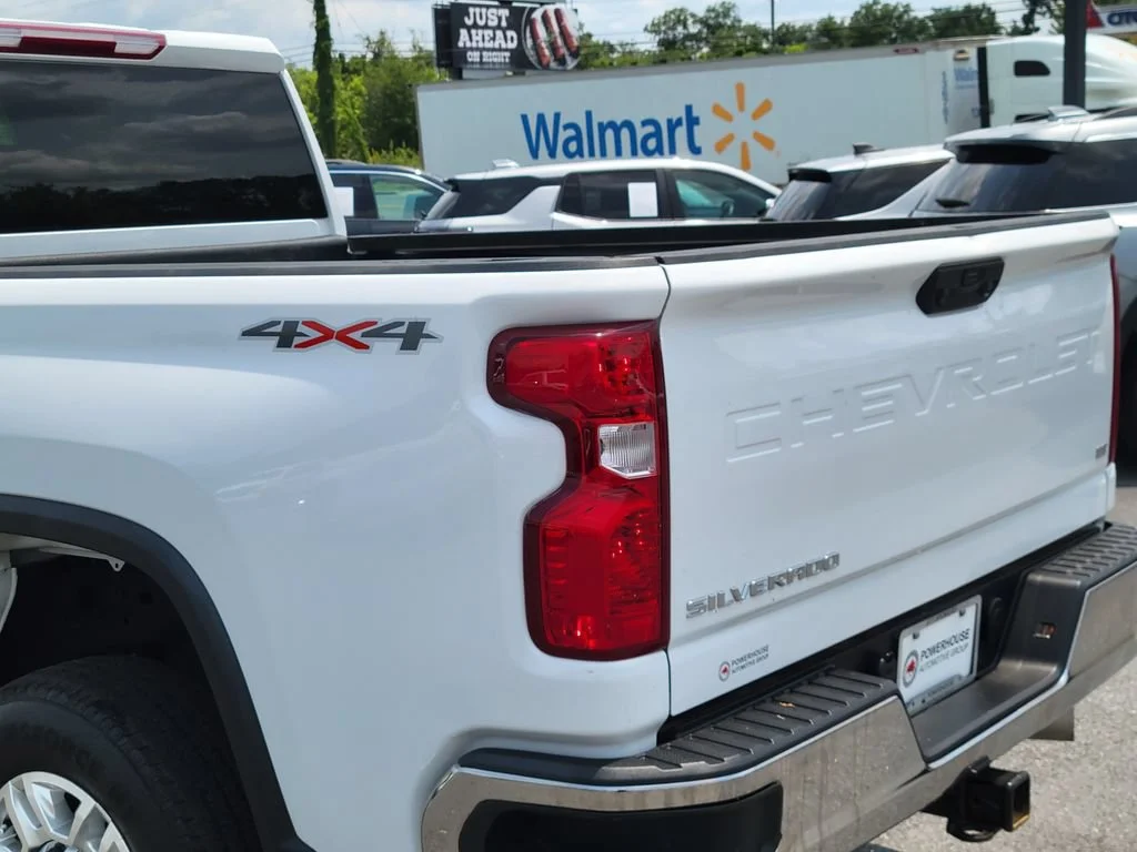 Used 2025 Summit White Chevrolet LT image 11