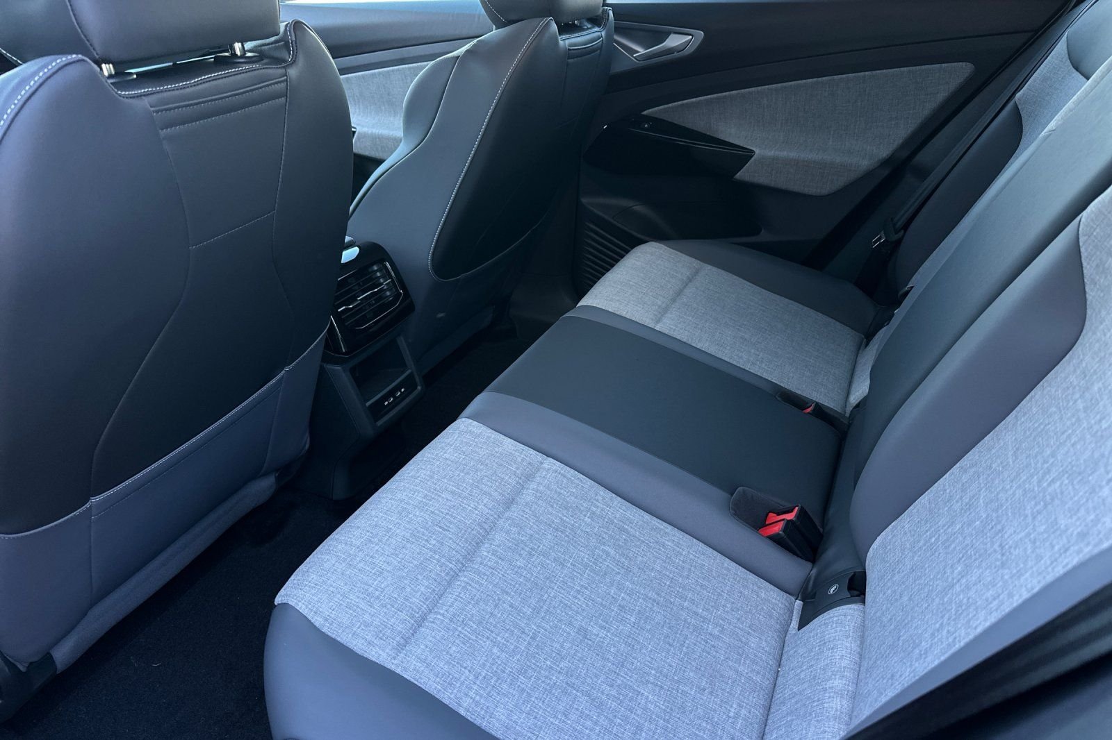 New 2026 Silver Mist Metallic Volkswagen Pro image 12
