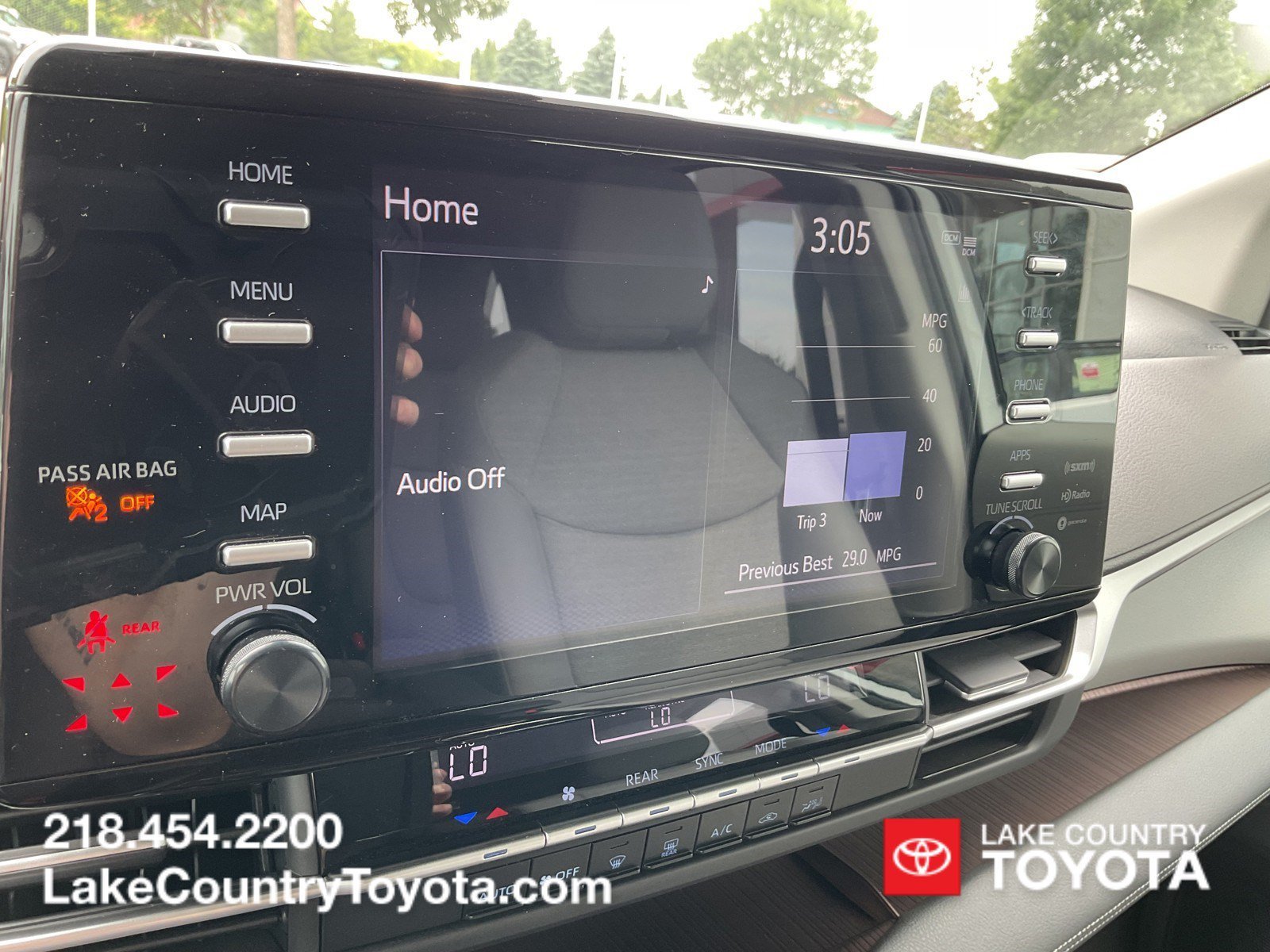 Used 2021 White Toyota LE image 28