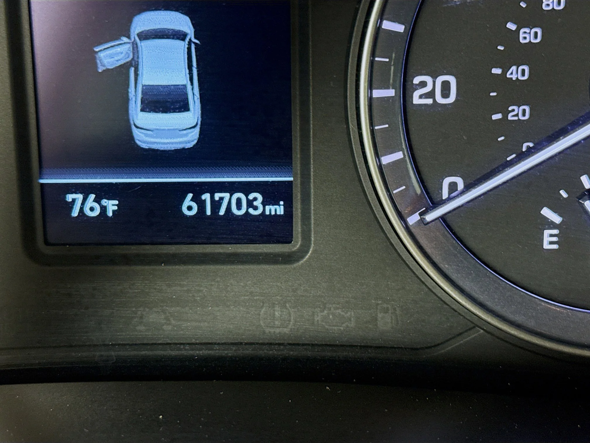 Used 2018 Phantom Black Hyundai SE image 12