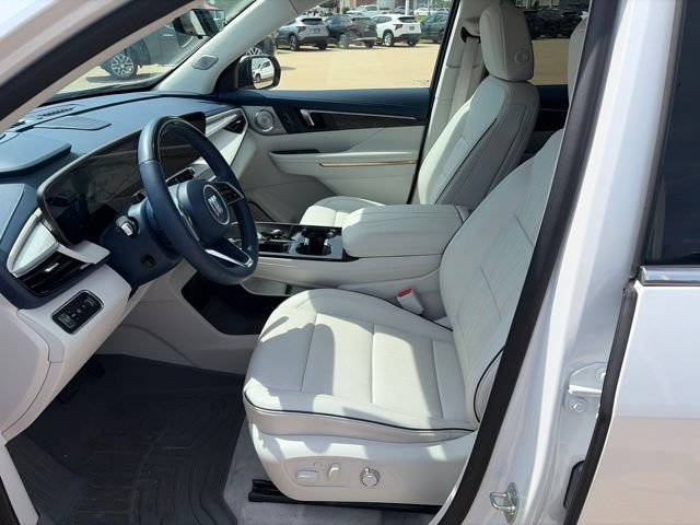 Used 2025 White Frost Tricoat Buick Avenir image 14