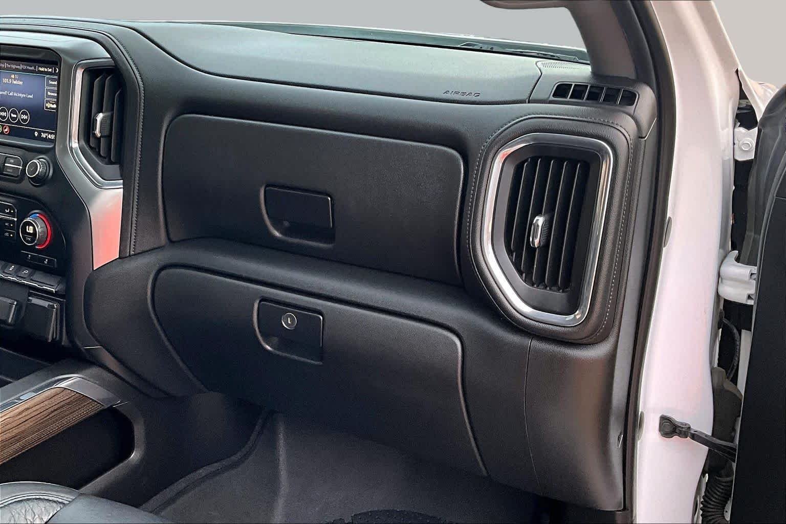 Used 2019 Summit White Chevrolet RST image 18