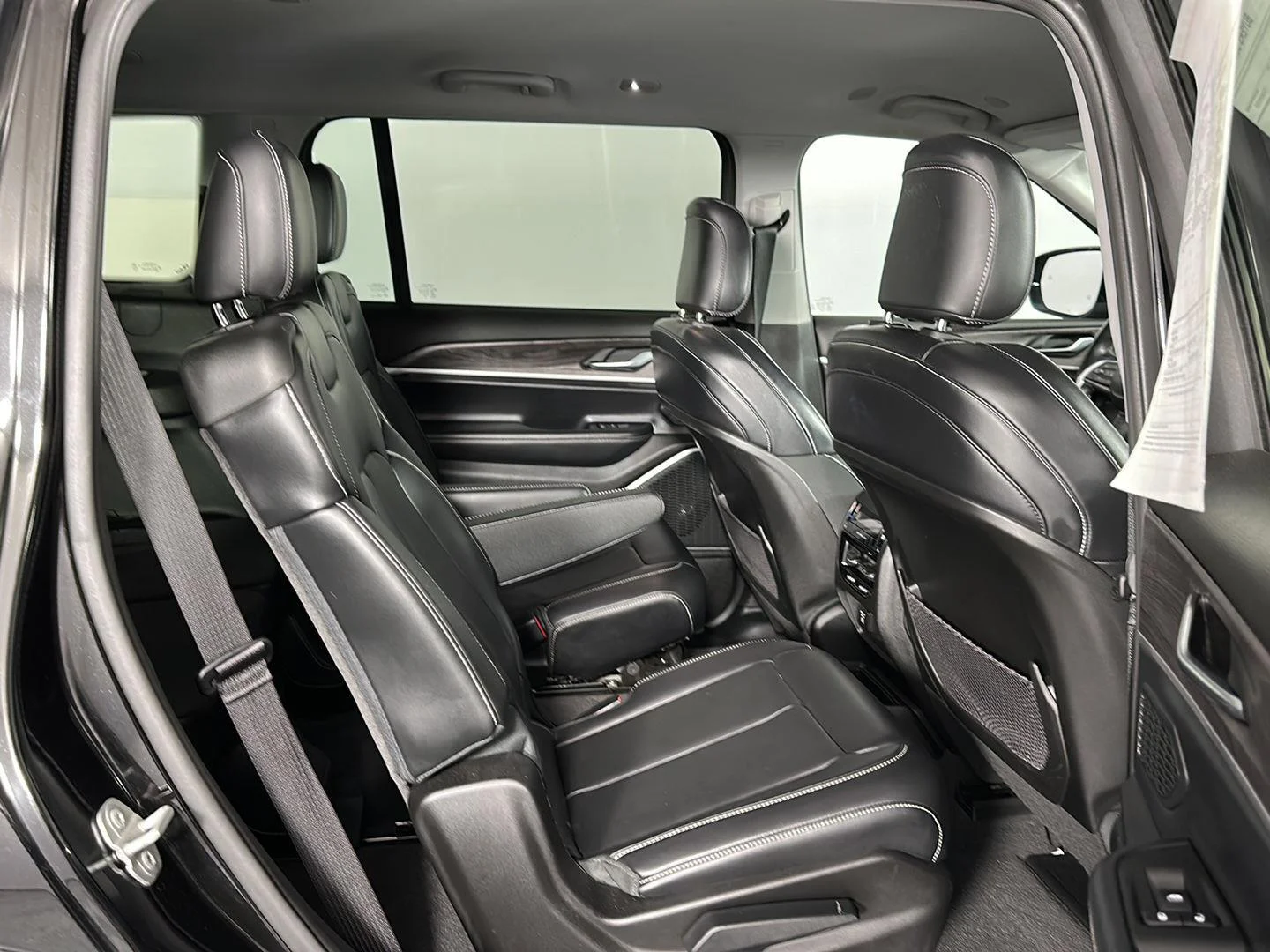 Used 2021 Diamond Black Crystal Pearlcoat Jeep Limited image 34