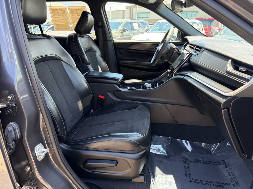 Used 2024 Gray Jeep Altitude image 18