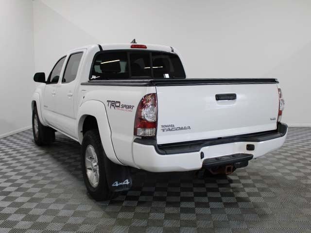 Used 2015 Super White Toyota  image 4