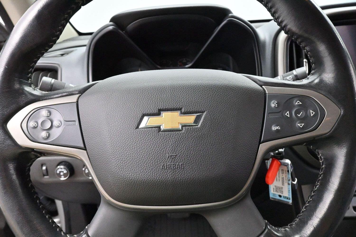 Used 2018 SILVER ICE METALLIC Chevrolet 4WD Z71 image 18