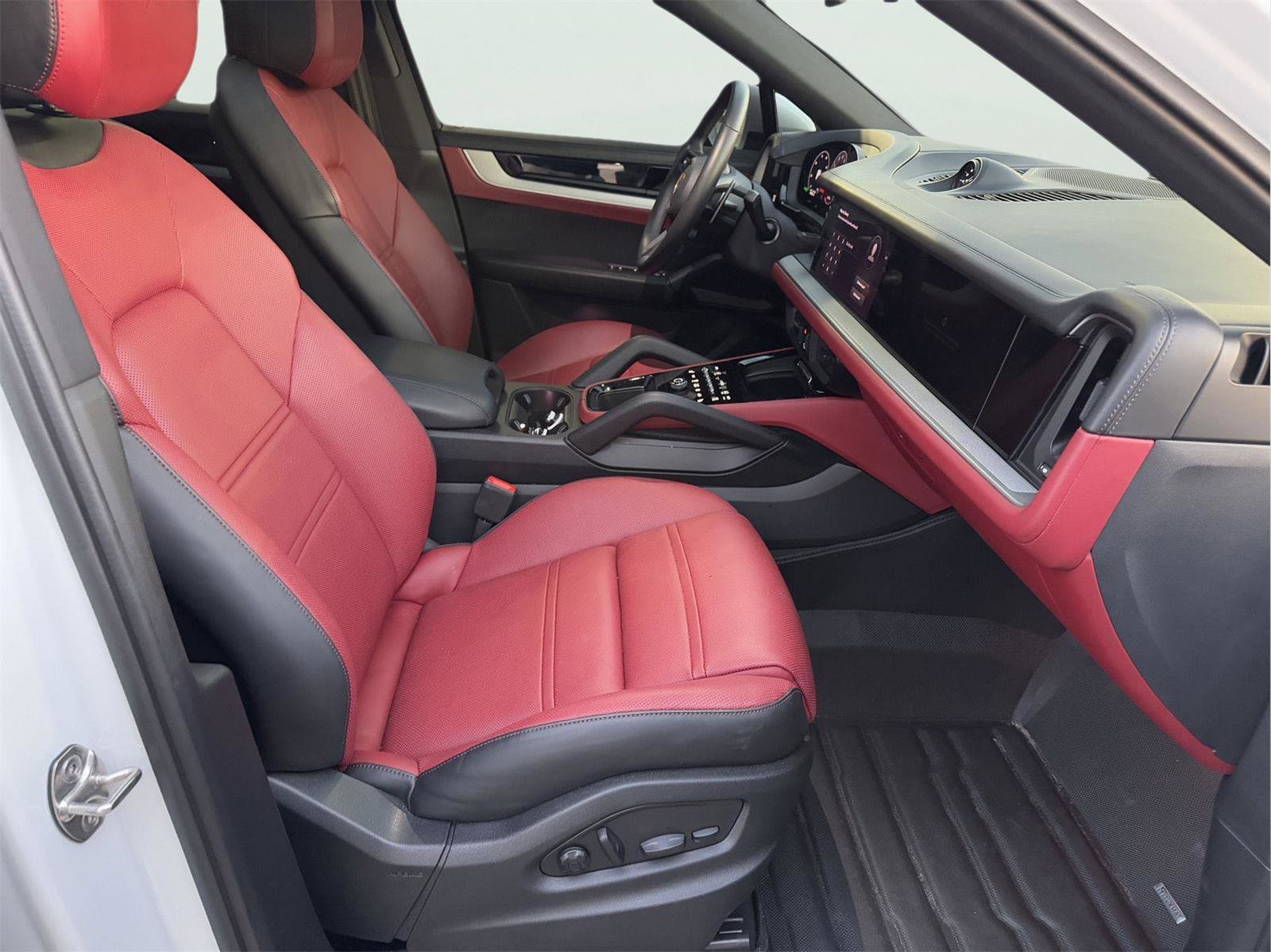 Used 2025 White Porsche  image 20
