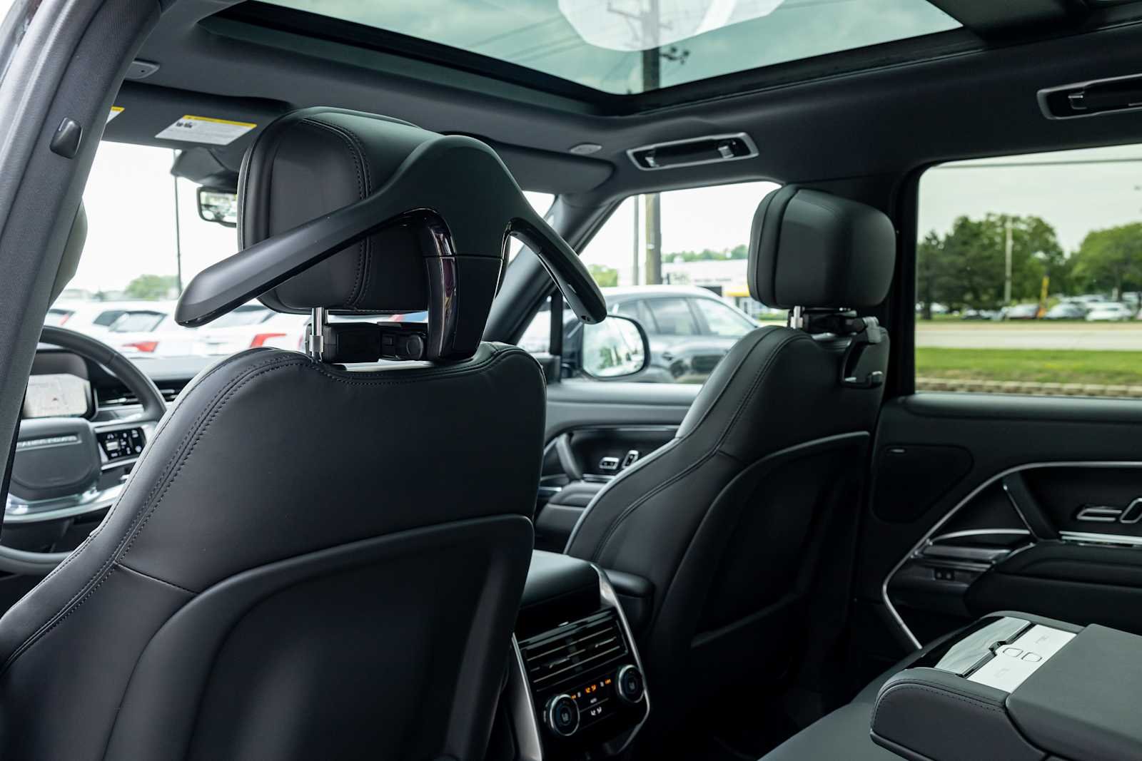 New 2026 Carpathian Grey Land Rover SE image 32