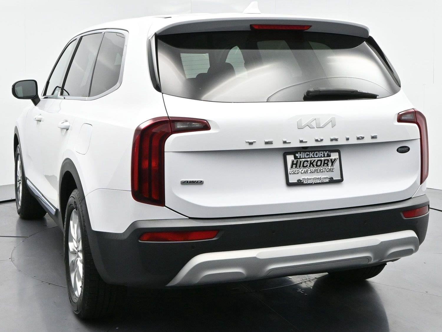 Used 2022 Glacial White Pearl Kia LX image 6