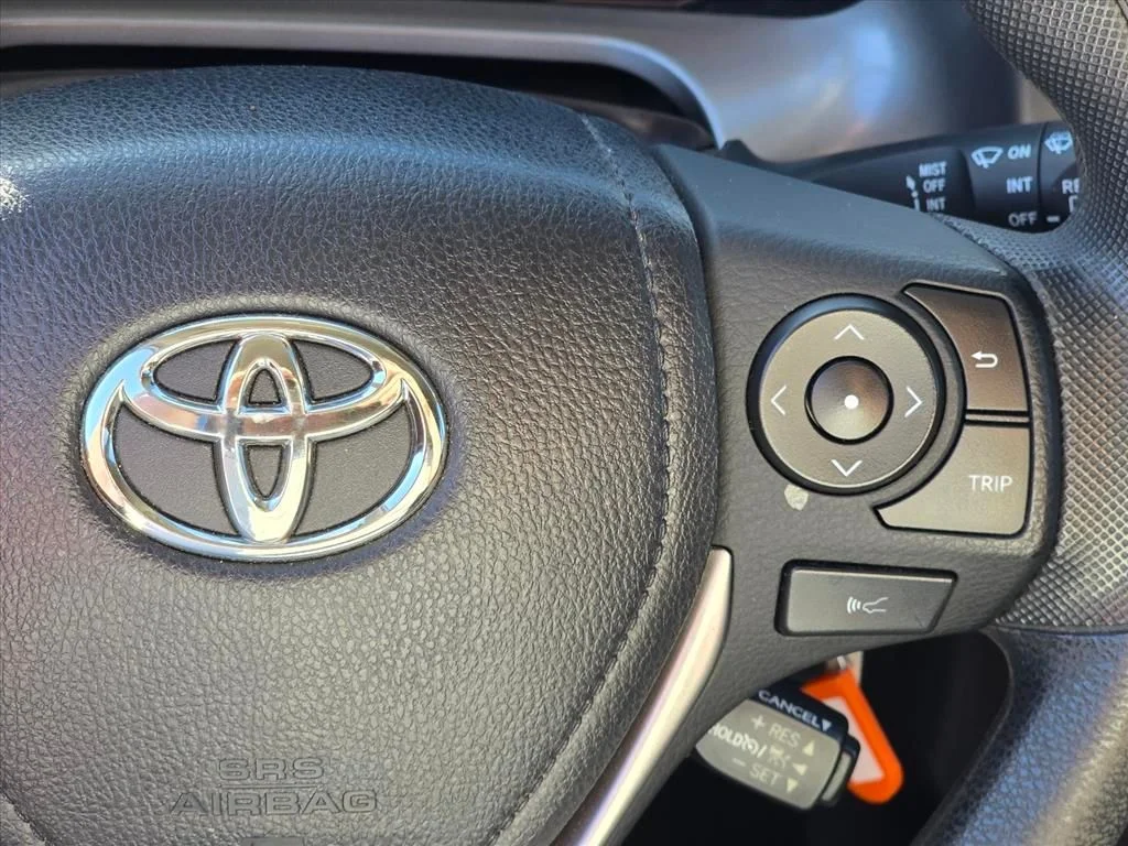 Used 2018 Silver Toyota LE image 16