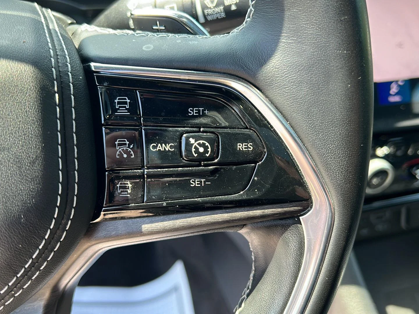 Used 2021 Diamond Black Crystal Pearlcoat Jeep Overland image 28