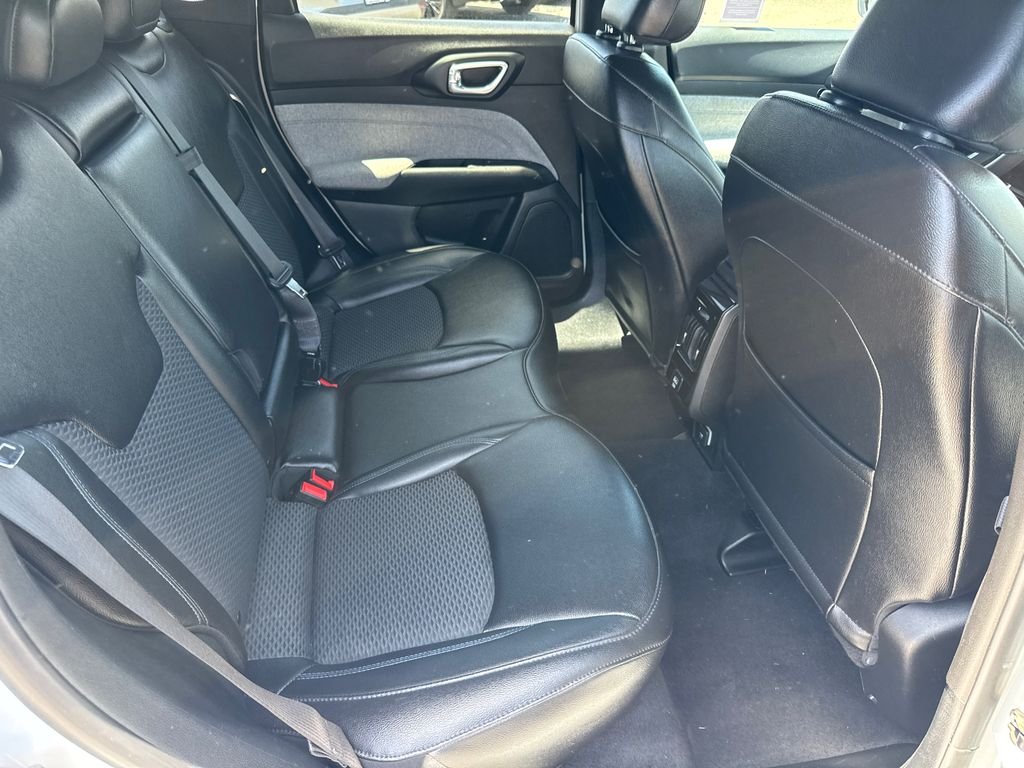 Certified Used 2024 White Jeep Latitude image 17