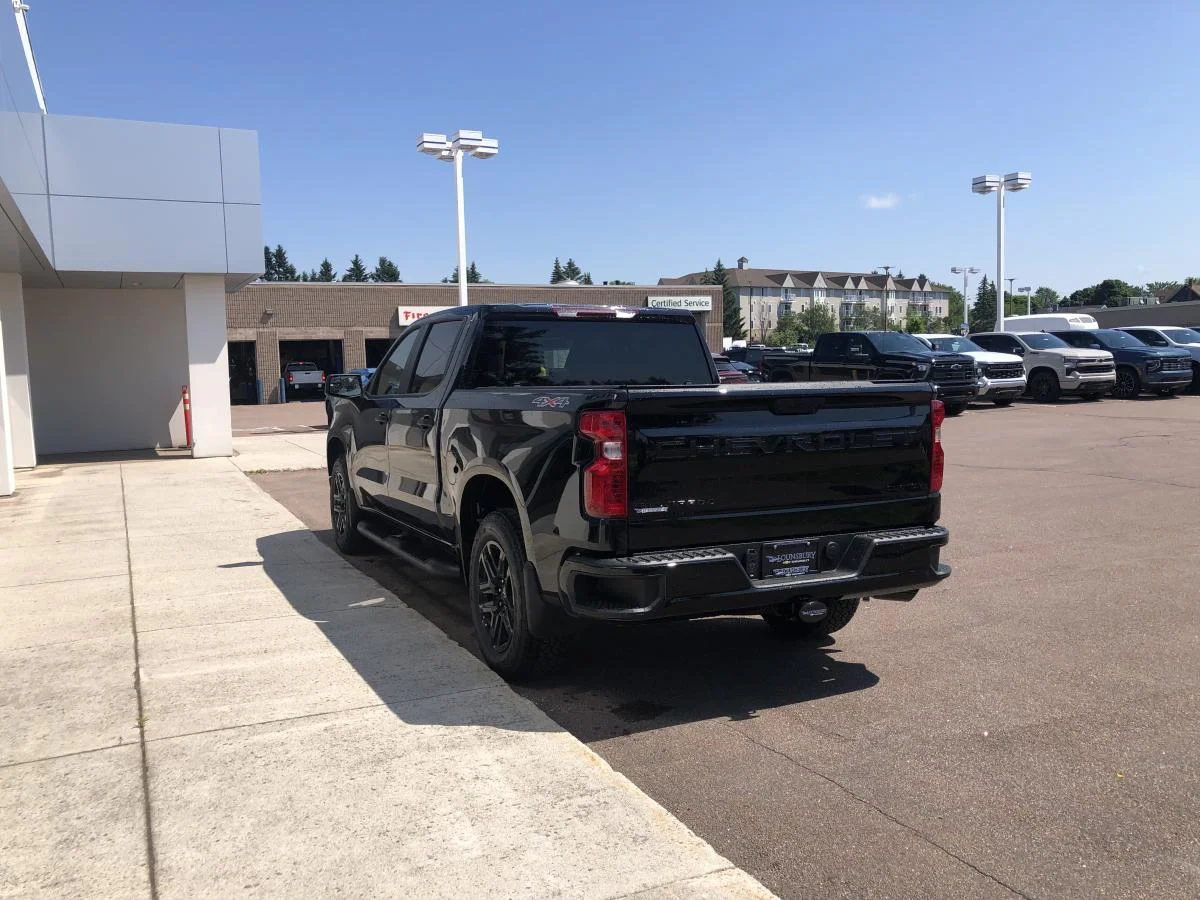 New 2026 Black Chevrolet 4wd Crew Cab 147 image 5
