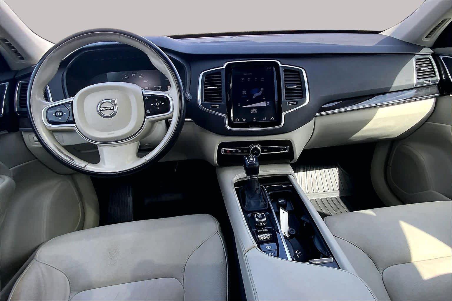 Used 2019 Onyx Black Metallic Volvo Momentum image 16