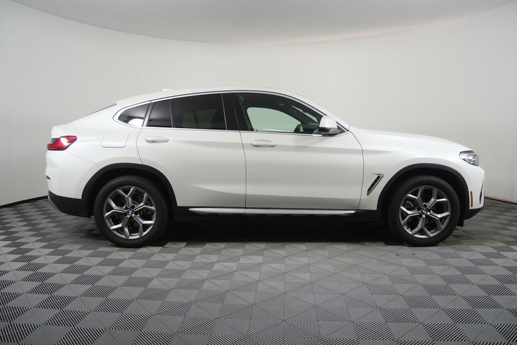 Used 2025 Mineral White Metallic BMW xDrive30i image 2