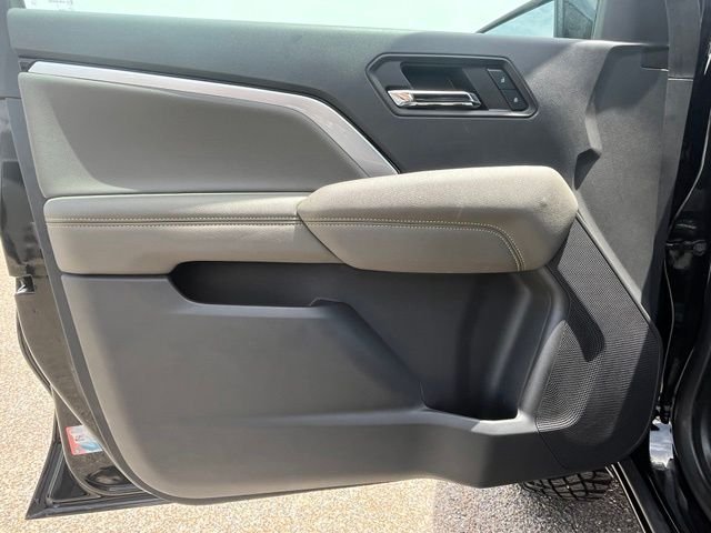 Used 2024 Black Chevrolet ZR2 image 25
