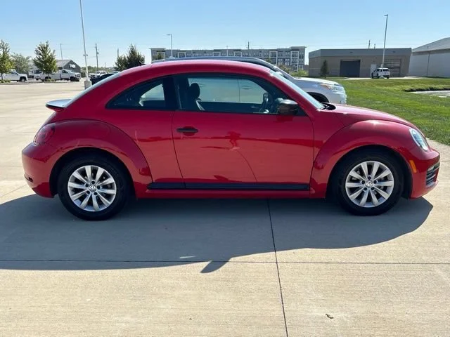 2018 Volkswagen Beetle S - Photo 5