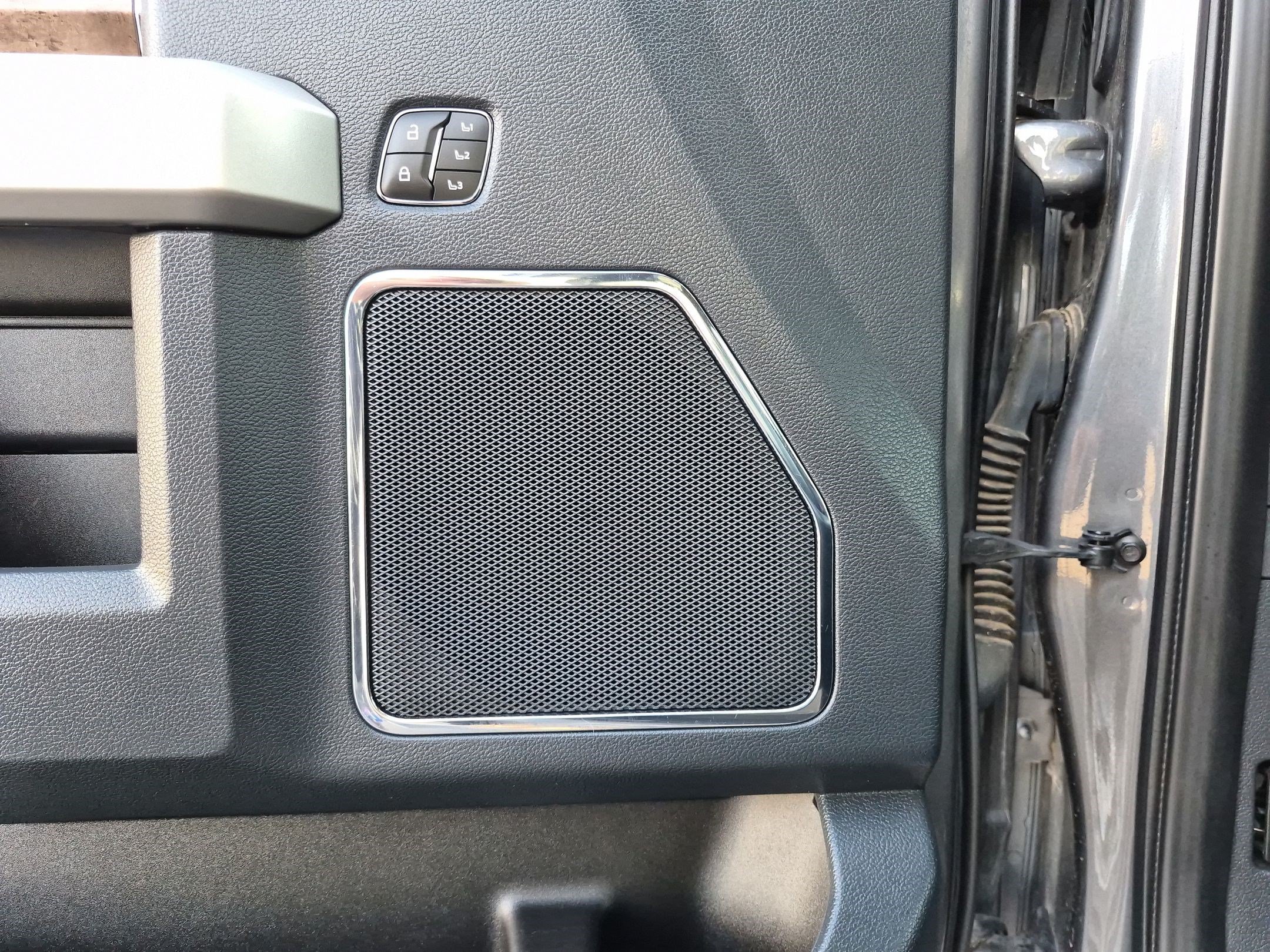 Used 2022 Gray Metallic Ford LARIAT image 13