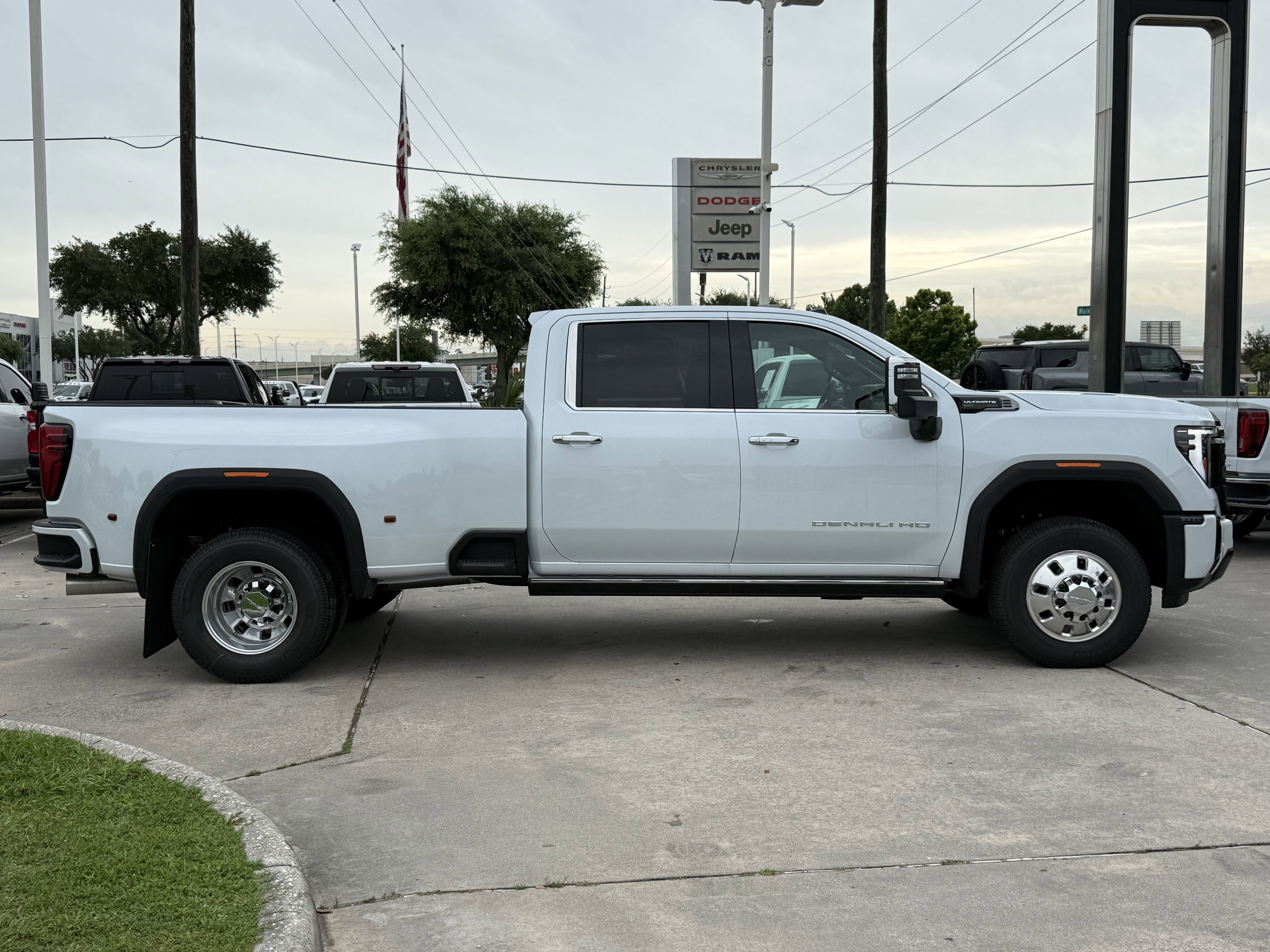 New 2026 Glacier White Tricoat GMC Denali Ultimate DRW image 3