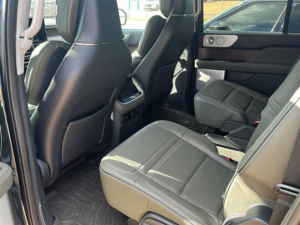 Used 2023 Manhattan Green Metallic Premium Colorant Lincoln Black Label image 5