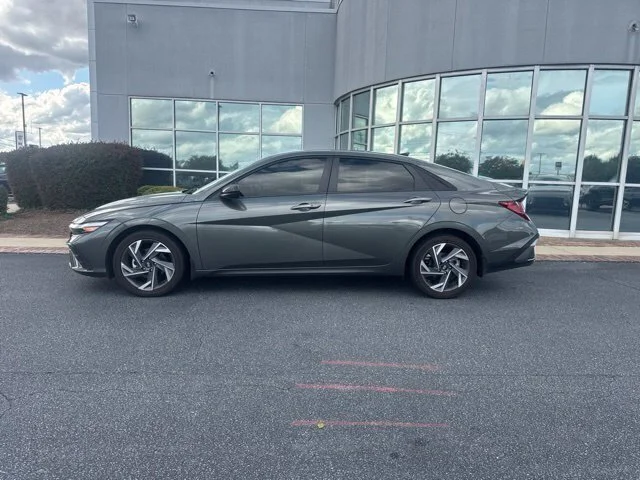 Used 2025 Gray Hyundai SEL Sport image 11