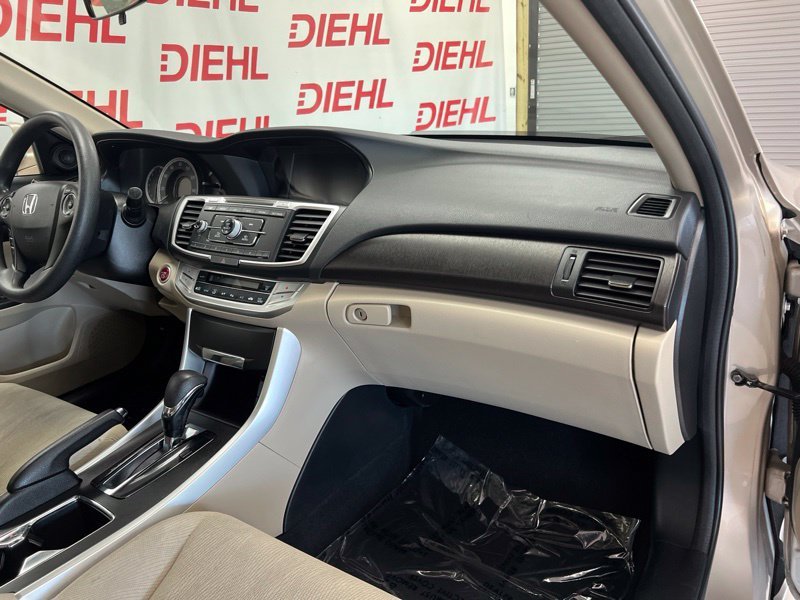Used 2014  Honda EX image 13