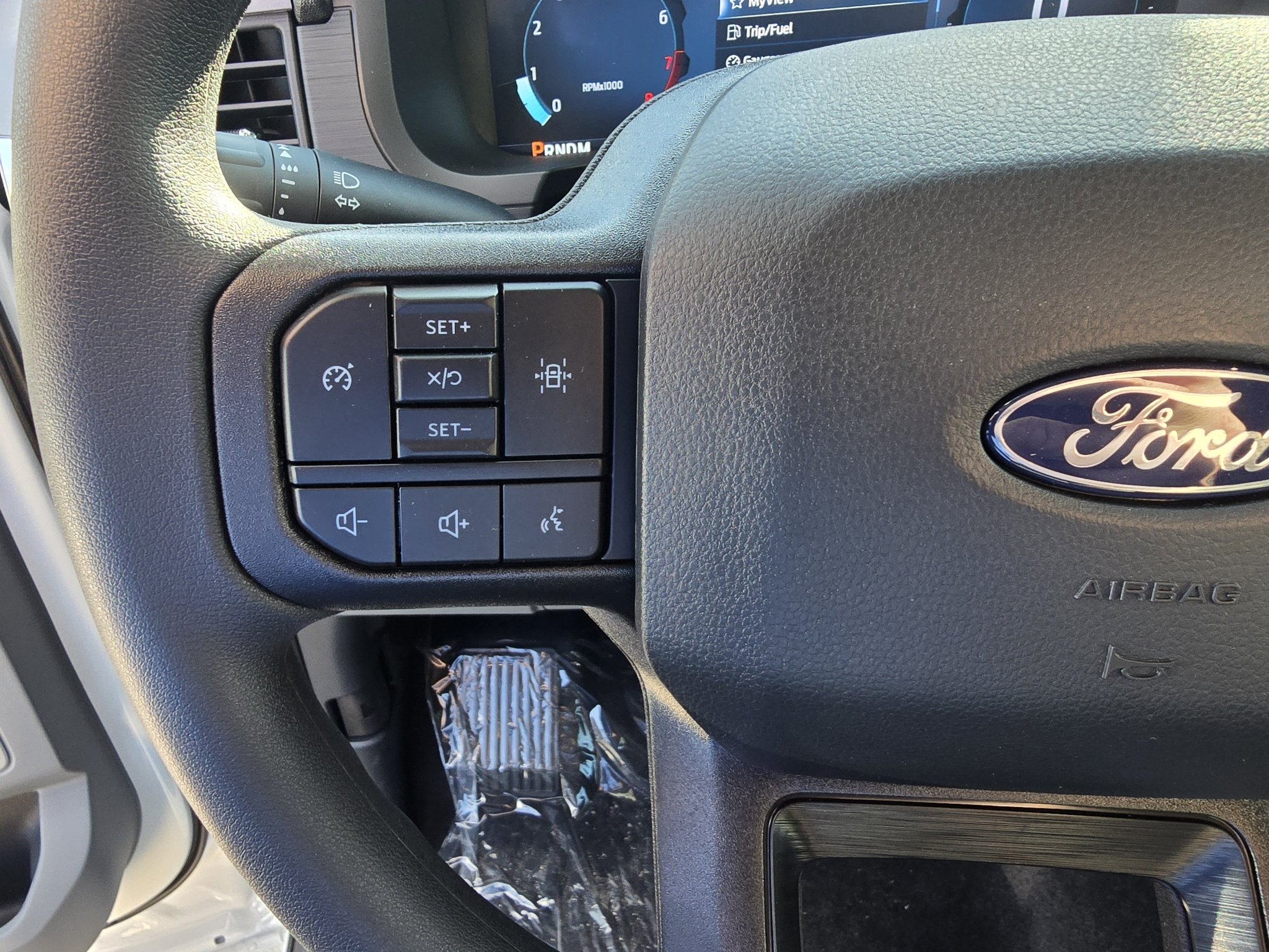 New 2026 Oxford White Ford XLT image 15