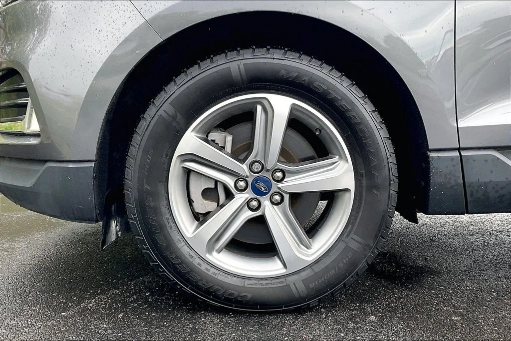 Used 2022 Gray Ford SEL image 8