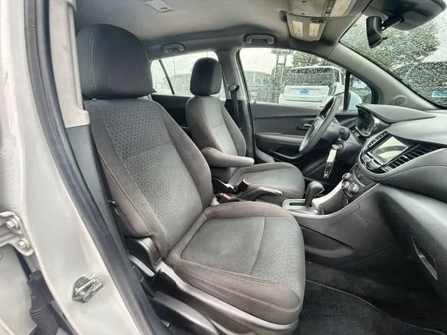 Used 2018 SUMMIT WHITE Chevrolet LS image 26