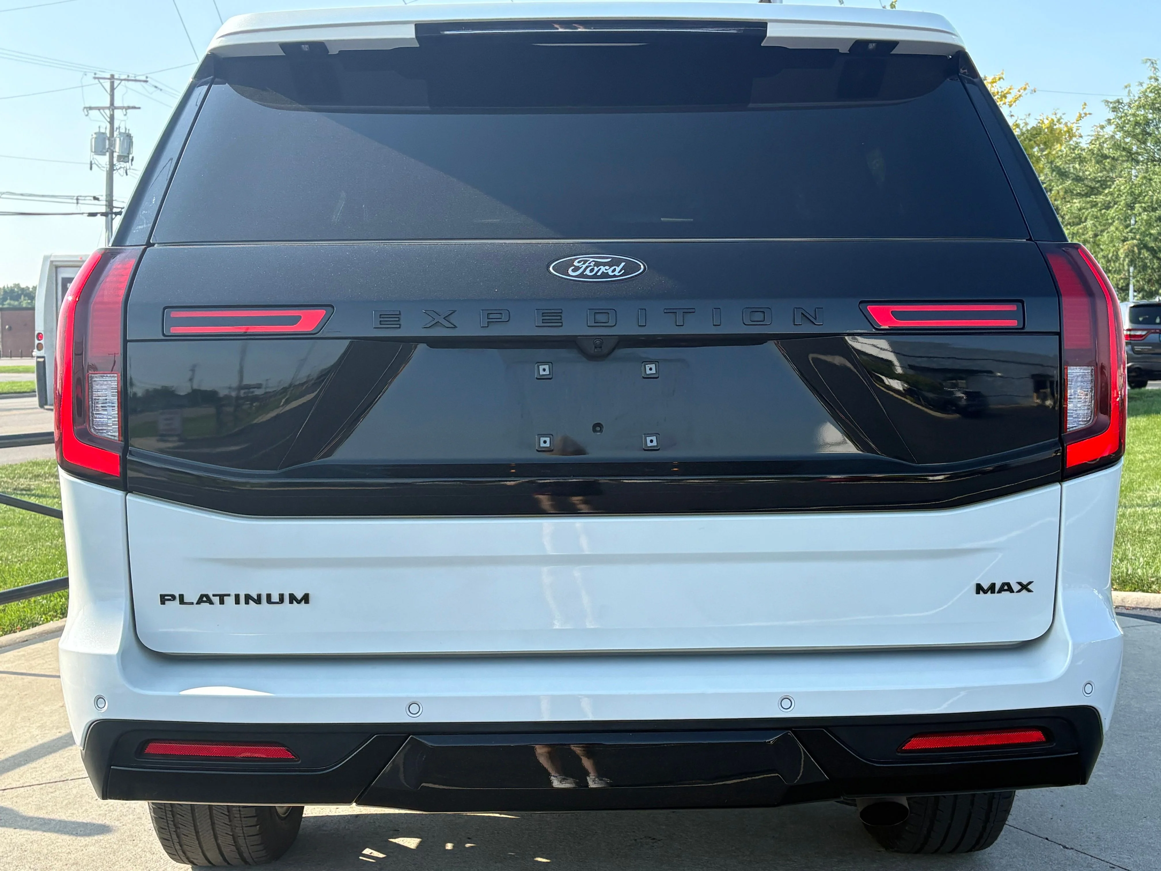 Used 2025 White Metallic Ford Platinum image 6