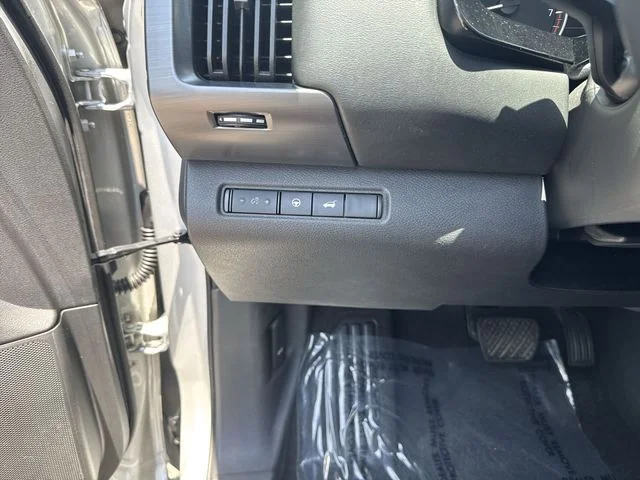 Used 2023 Silver Nissan SL image 26