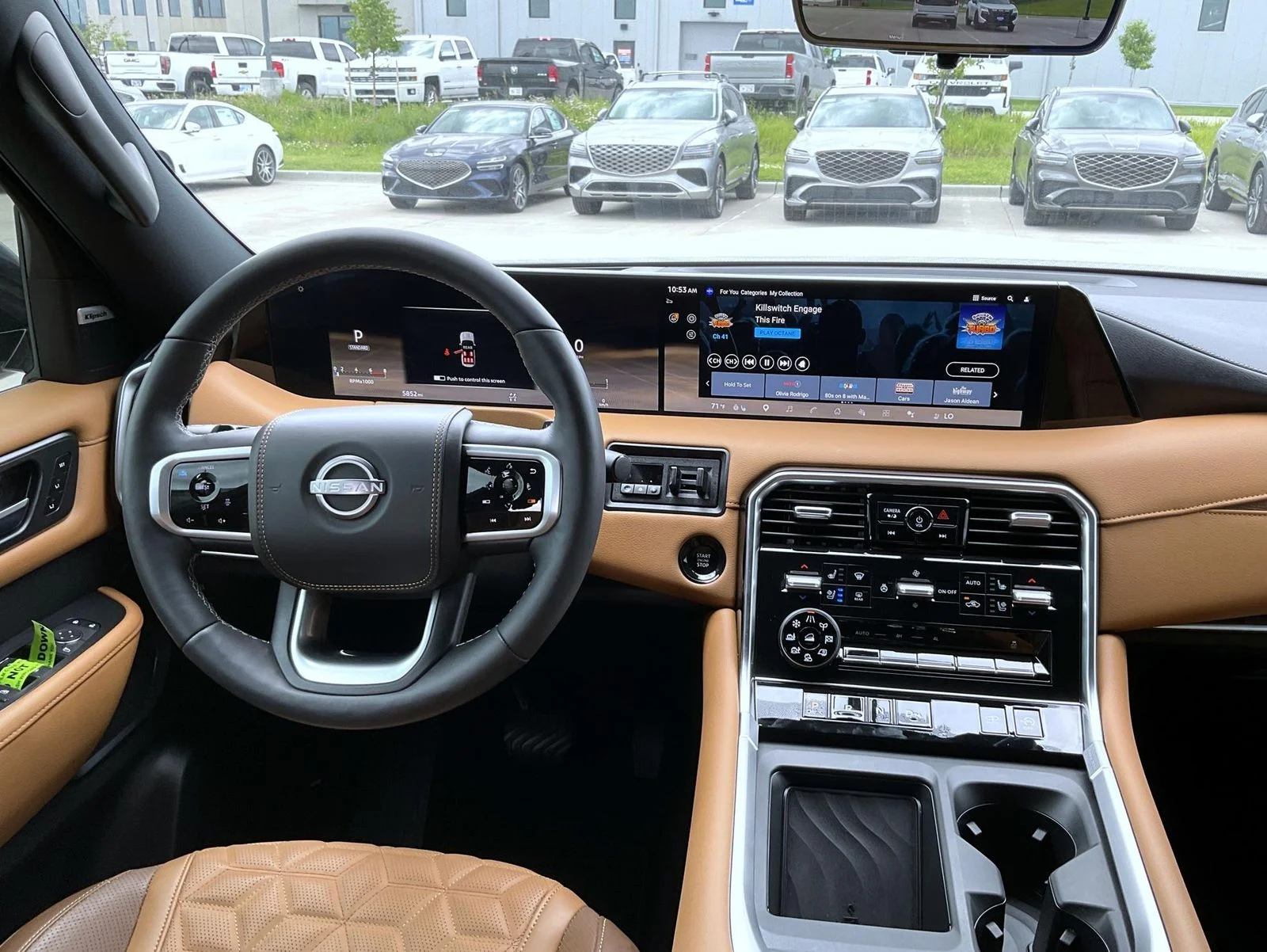 Used 2025 White Nissan Platinum Reserve image 14