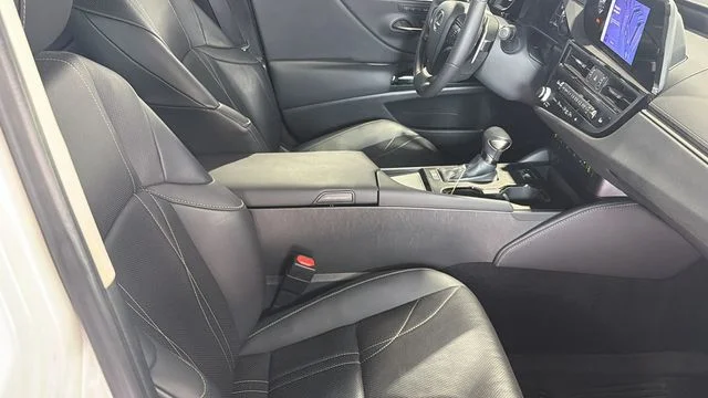 Used 2023 White Lexus 350 Luxury image 12