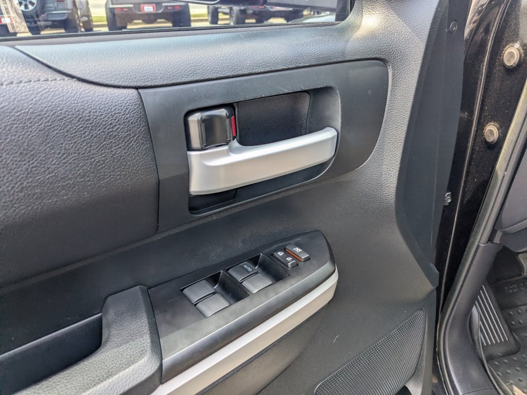 Used 2016  Toyota SR5 image 12