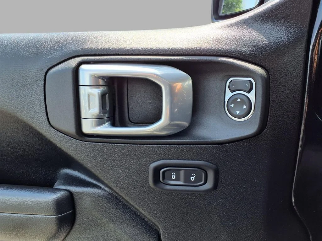 Used 2025 Black Jeep Rubicon image 19