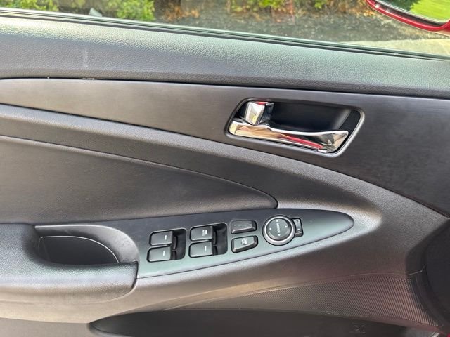 Used 2011 Red Hyundai SE image 14