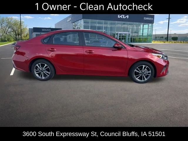 Used 2023 Red Kia LXS image 2