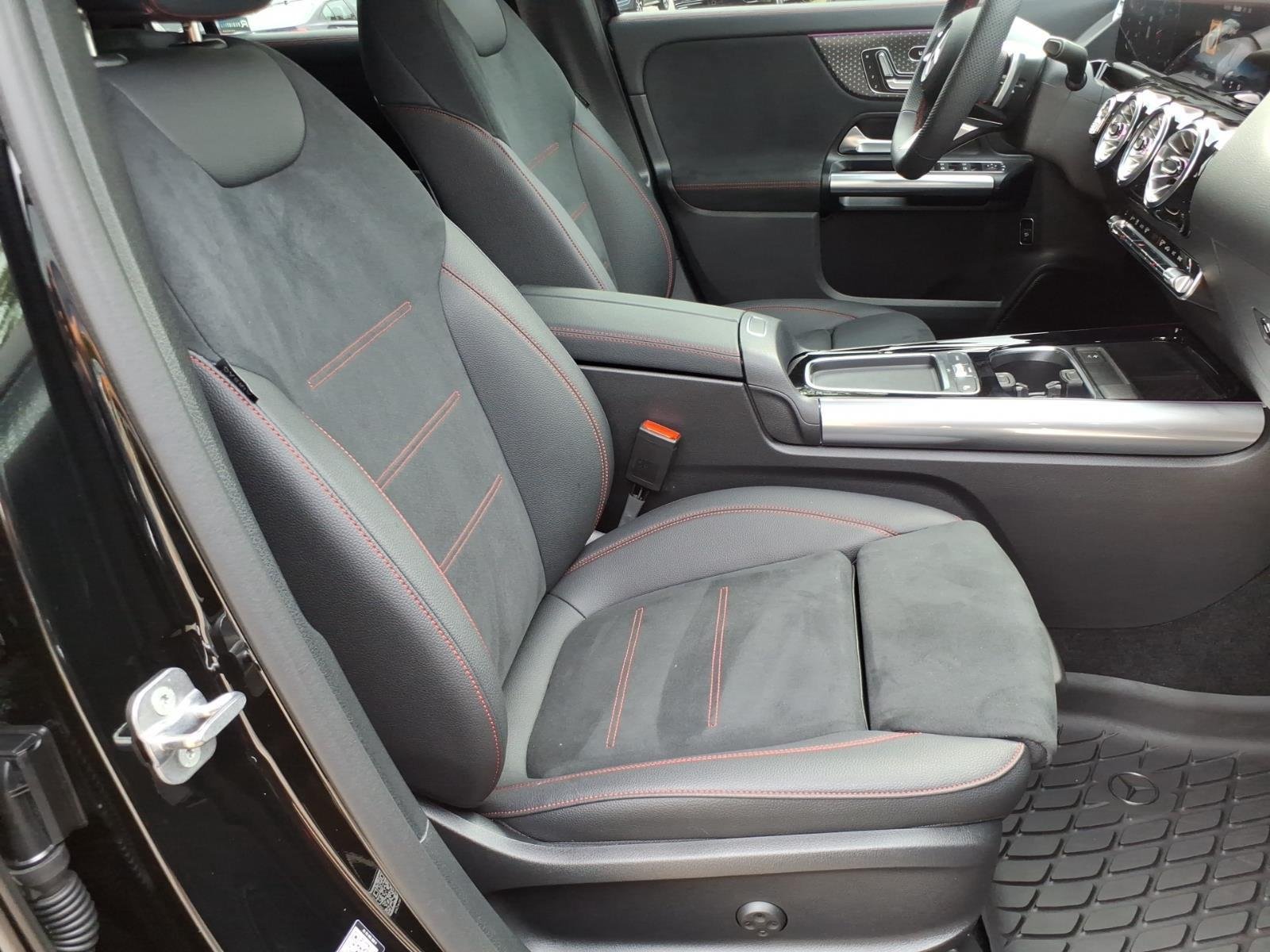 Used 2026 Night Black Mercedes-Benz GLA 250 image 23