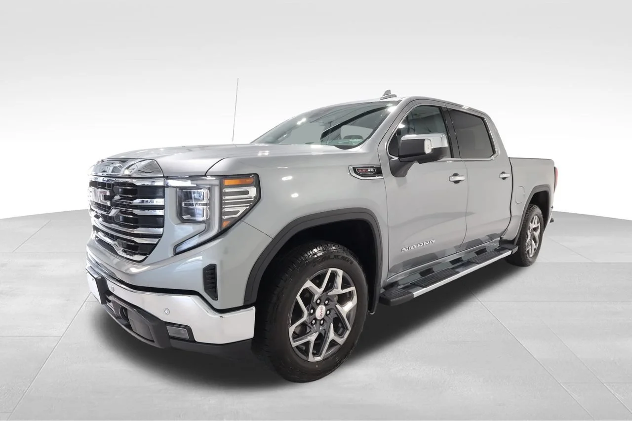 Used 2025 Sterling Metallic GMC SLT image 8