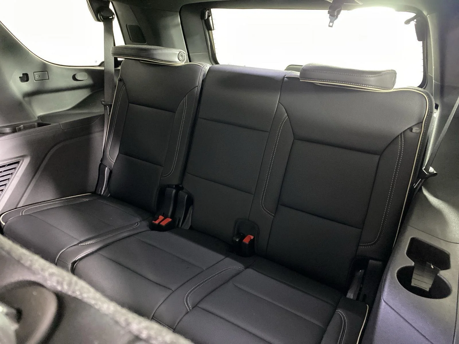 Used 2025 Summit White GMC Elevation image 29