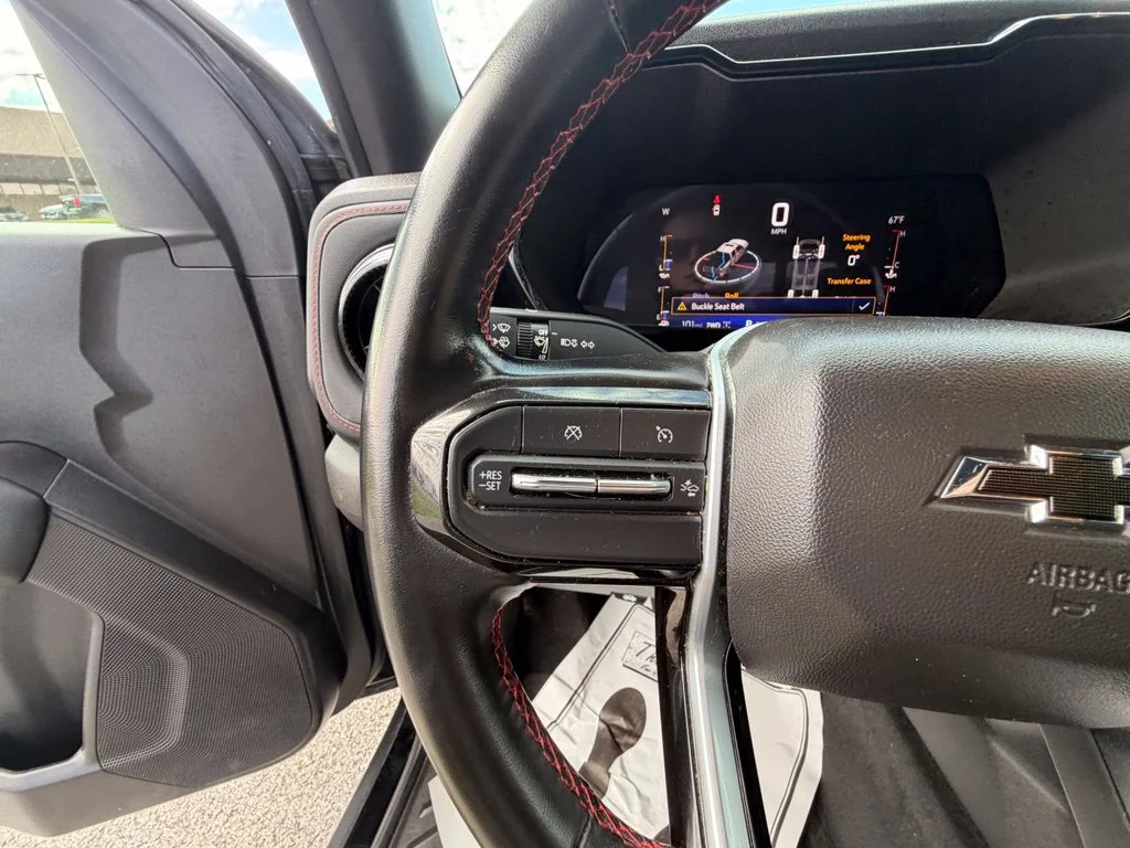 Used 2023 Black Chevrolet Z71 image 25