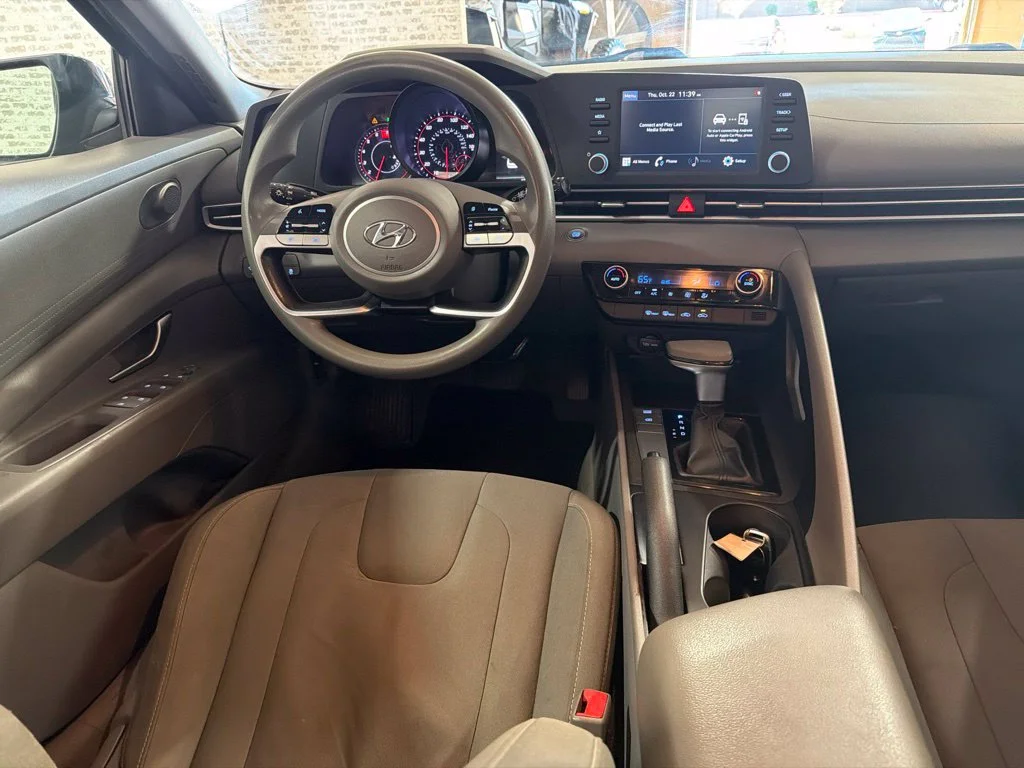 Used 2021 Phantom Black Hyundai SEL image 19