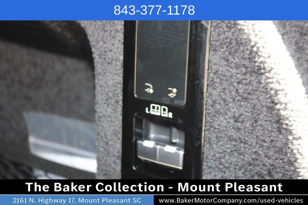 Used 2024 White Land Rover SE image 30