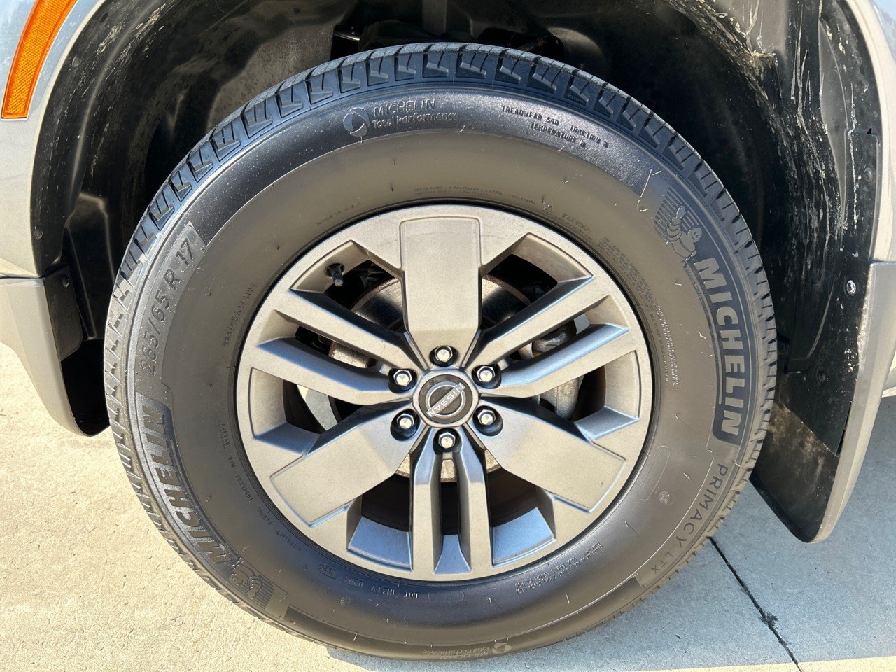 Used 2025 Gray Nissan SV image 9
