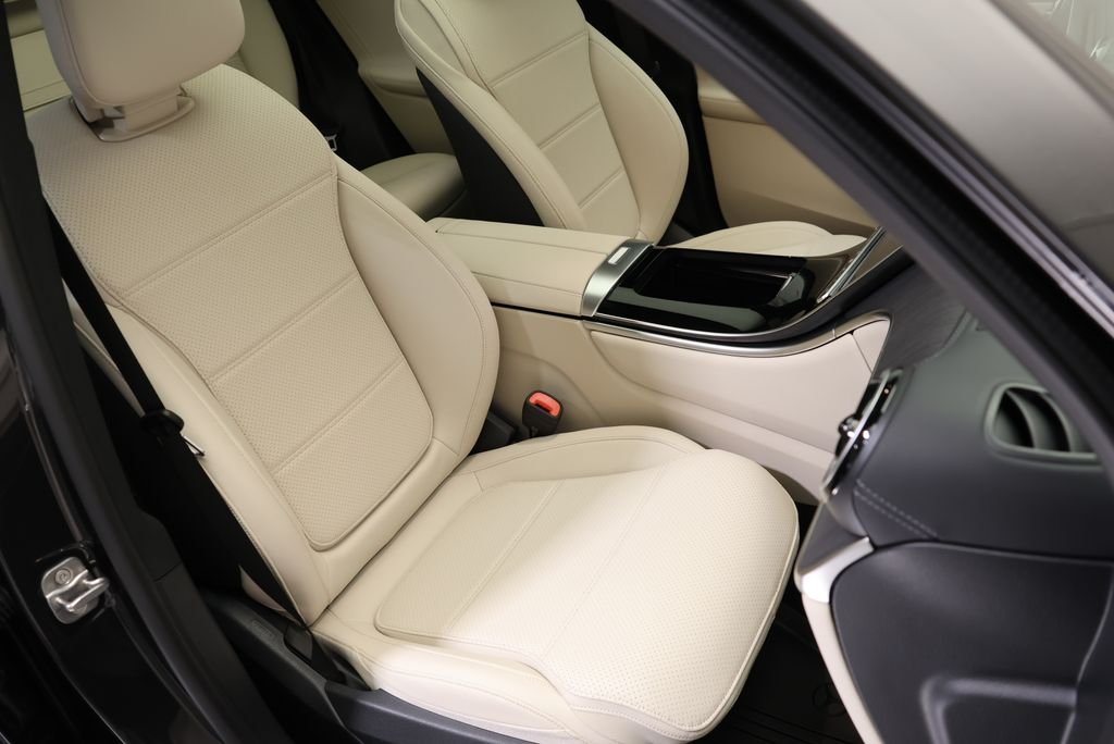 Used 2027  Mercedes-Benz GLC 300 image 48