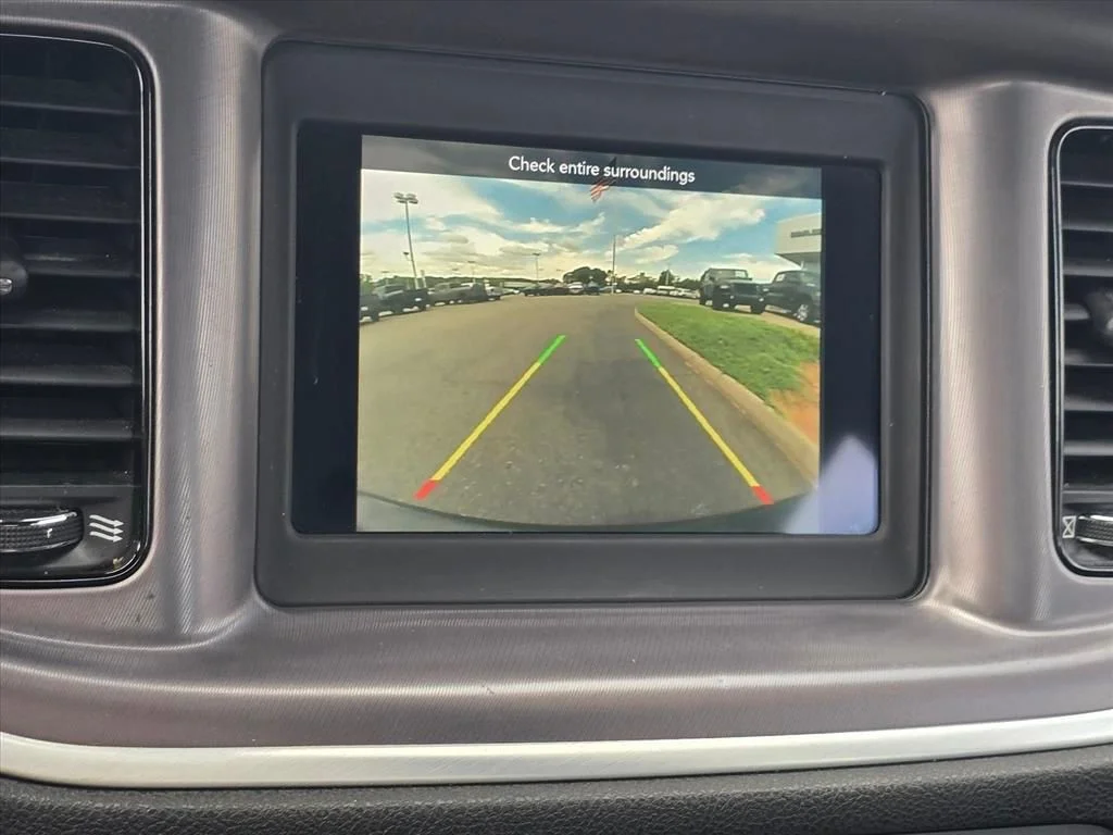 Used 2022 Black Dodge SXT image 5